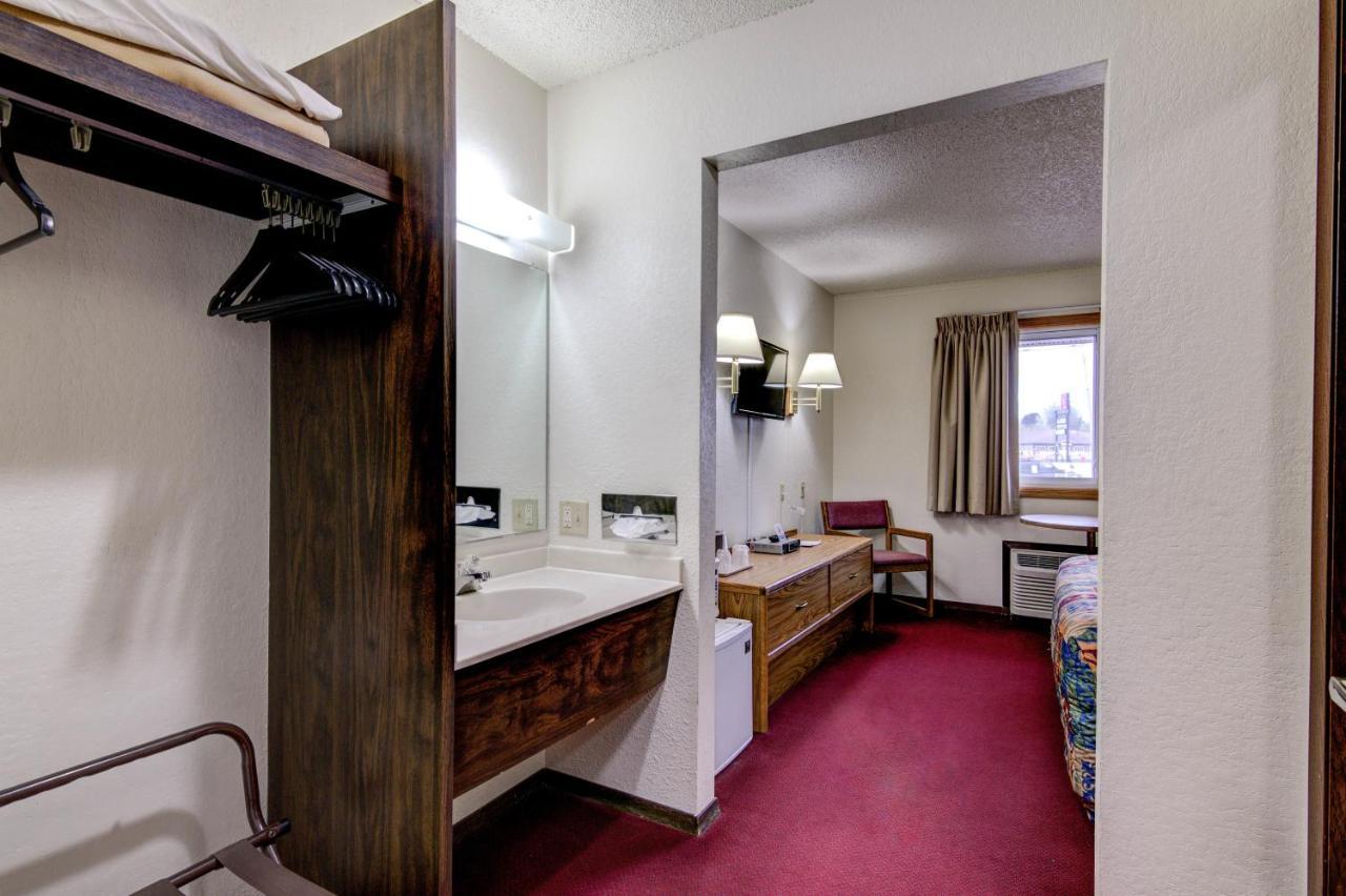 Bloomer Inn & Suites Εξωτερικό φωτογραφία
