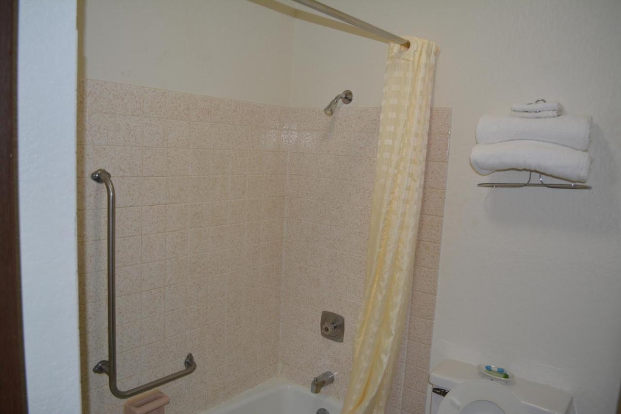 Bloomer Inn & Suites Εξωτερικό φωτογραφία
