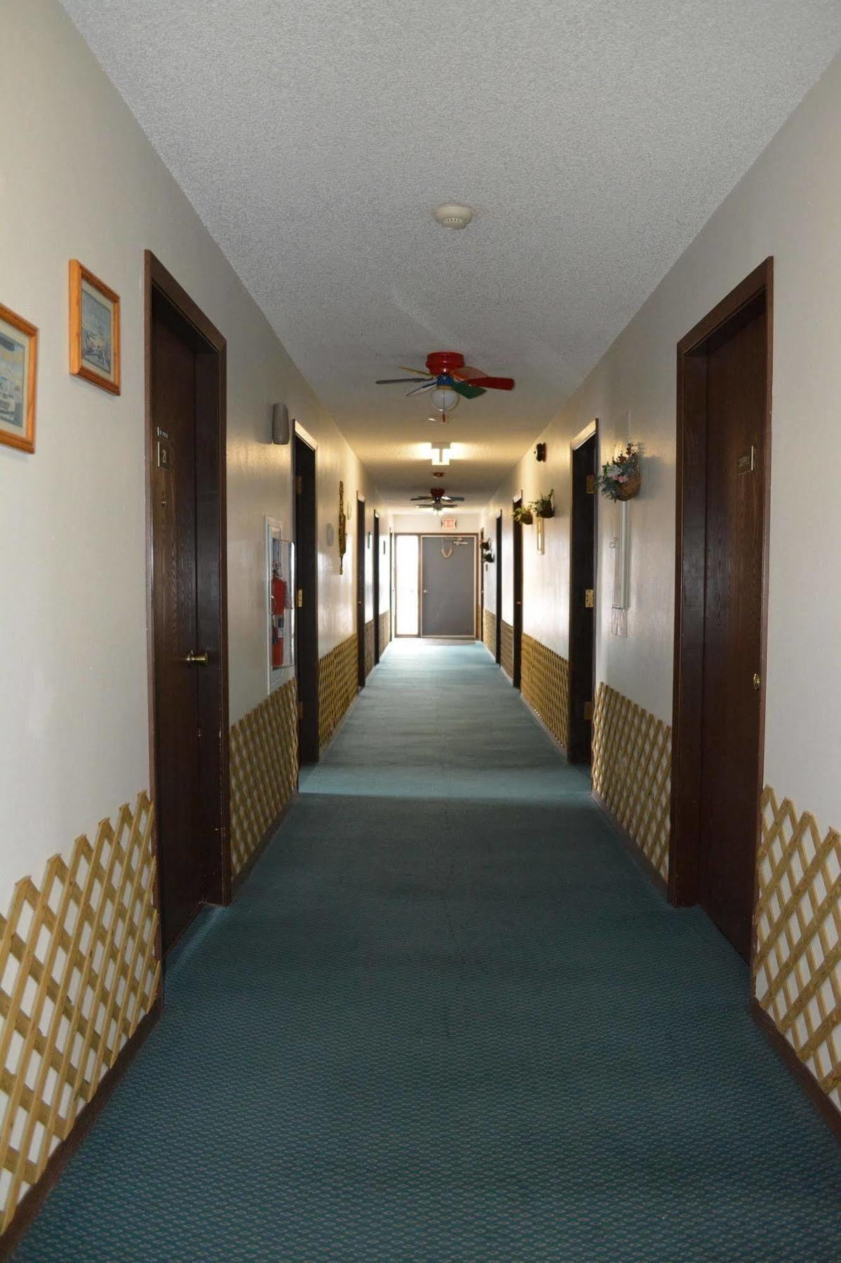Bloomer Inn & Suites Εξωτερικό φωτογραφία